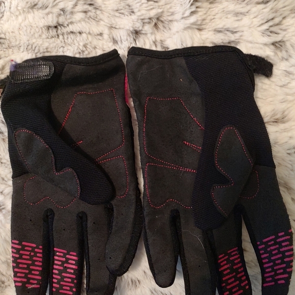 Fox Dirtpaw Pink and Black Gloves - Picture 2 of 4